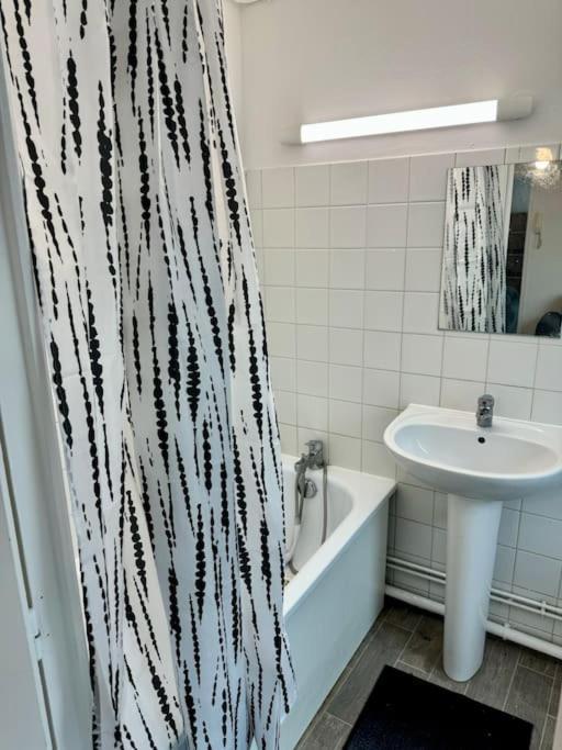 Superbe Appartement Tres Calme Et Confortable 랭스 외부 사진